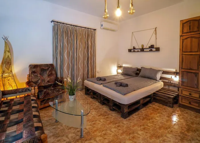Central Halls Apartment
